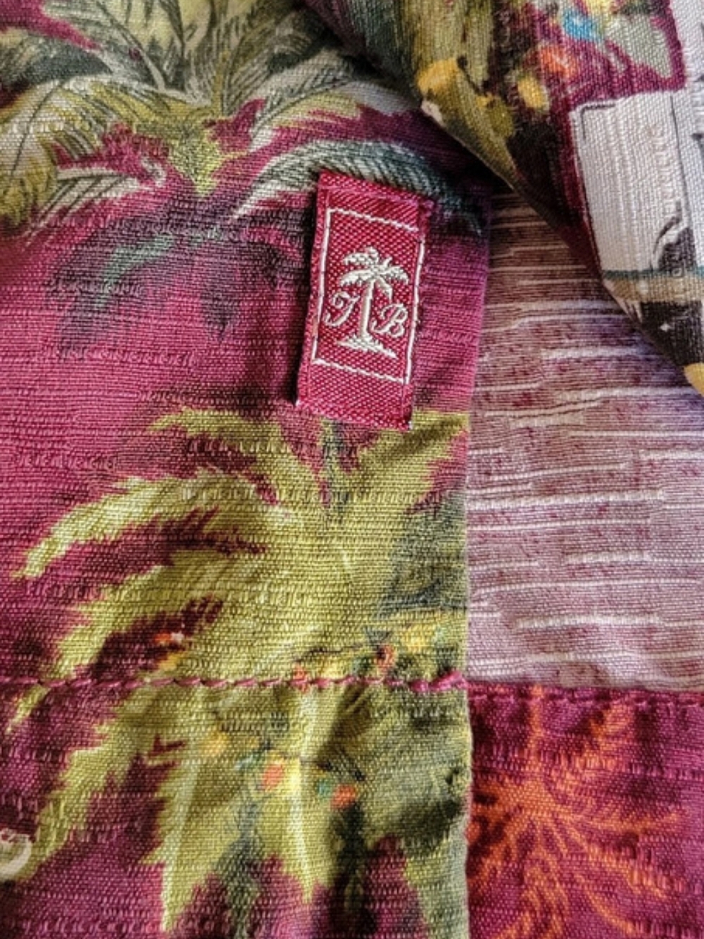 Vintage Tommy Bahama 2002 Silk Penguin Holiday BBQ Camp Shirt Medium Burgundy M